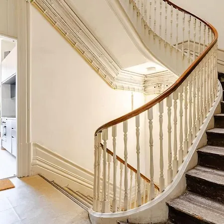 Апартаменты Modern Downtown