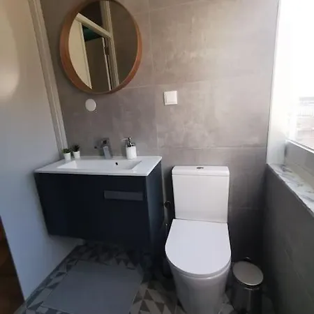 Modern Downtown Apartament *